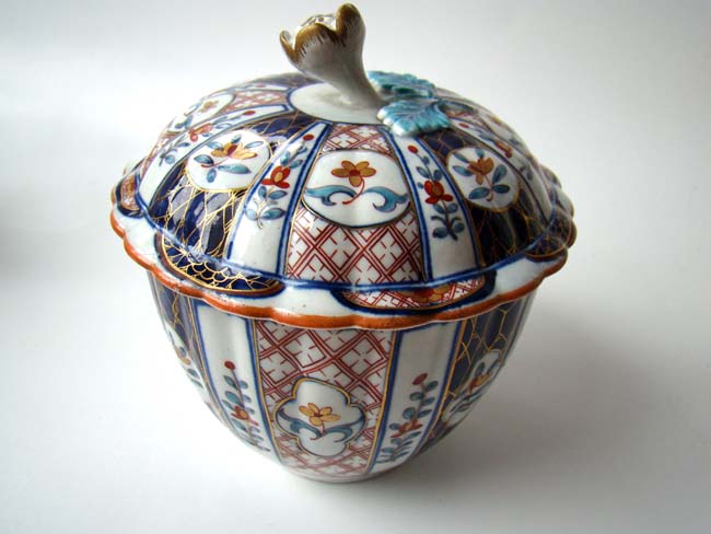 A Worcester porcelain "Japan" pattern four piece tea and coffee service circa 1770-1775 — image 5